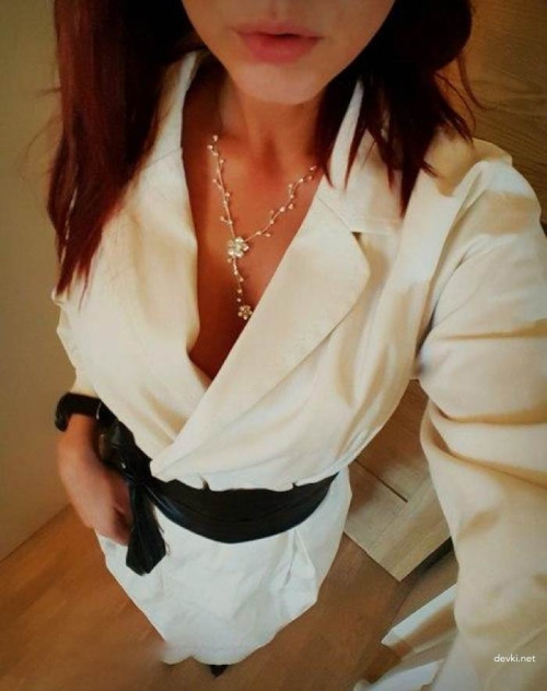 Explicit Amateur Nude Exhibitionist Poses for Camera