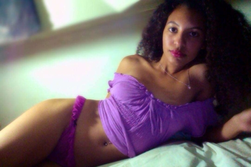 Amateur Mulatto Nude Photoshoot: Explicit Poses & XXX Content