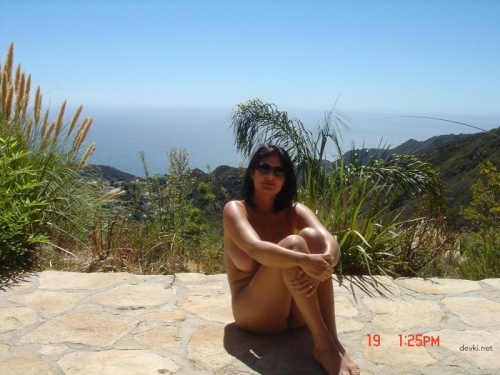 Hot Amateur Sunbathing Nude: Explicit Vacation Pic