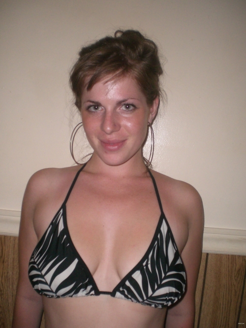 Sizzling Amateur Girls' Explicit Selfie - Wild Photo Session with Friends