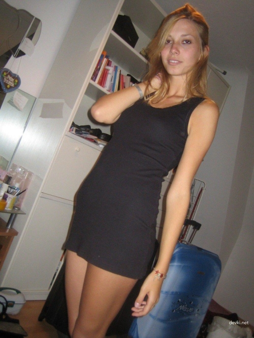 Hot Amateur Teen Erotic Photo Shoot with Explicit Poses