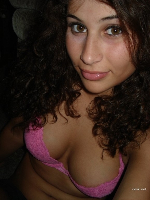 Hot Nude Amateur Girl: Explicit Steamy Photo Shoot