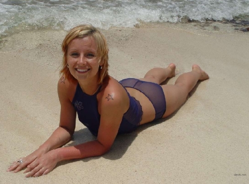 Steamy Beach Vacation: Wife's Sizzling Bikini Shots - Explicit Amateur Photos