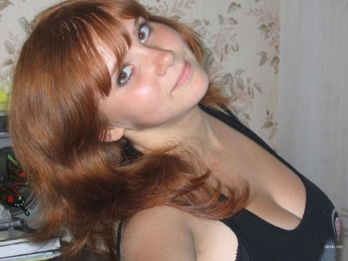 Explicit Amateur Nude Photo Shoot: Busty Girl Bares It All