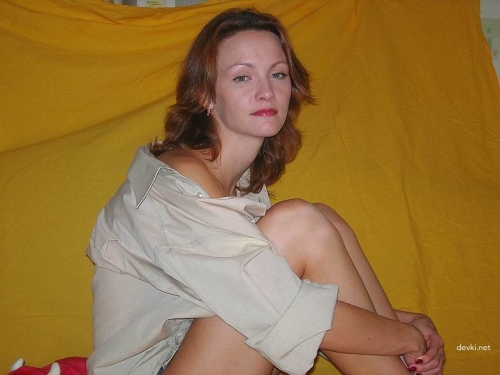 Amateur Redhead Home Photoshoot: Explicit, Seductive, and Provocative