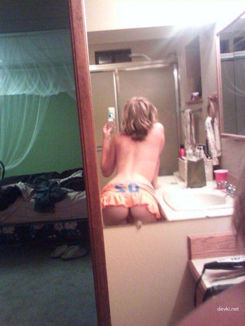 XXX Uncensored Naked Selfie: Private Mobile Phone Amateur Nude Pic
