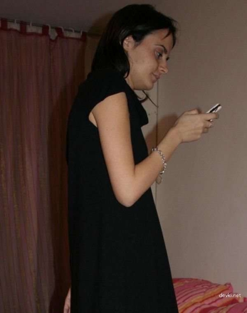 Explicit Brunette Amateur Displays Hairy Pussy: Uncensored Photo