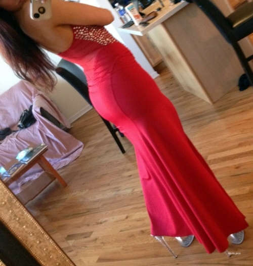 Hot Brunette Strips Naked - Explicit Amateur Photo