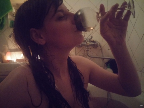 Steamy Amateur Wife Bath Photos: Explicit Bathroom Shoot