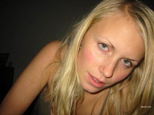Sexy Blonde's Amateur Selfie Showing Off Huge Boobs