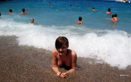 Sizzling Girlfriend Bares Her Breasts - Uncensored Amateur Porn Scene