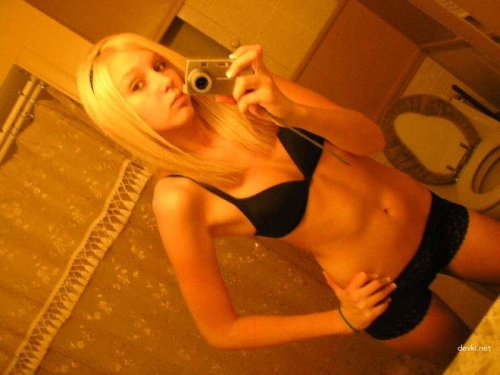 Explicit Teen Selfie: Young Girl with Small Boobs - Hot Amateur Photo