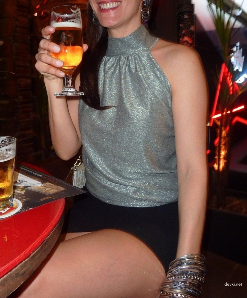 Explicit Teen Upskirt: Bare Pussy Photo - No Panties Under Skirt