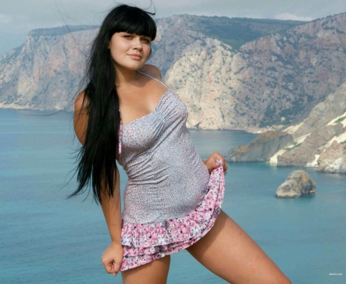 Explicit Amateur Nude Pic: Spreading Legs Wide Open for Maximum Pleasure