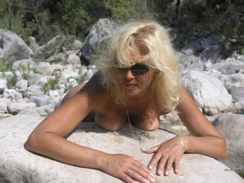 XXX Cafe Worker's Raw and Uncensored Personal Pics: Explicit Collection