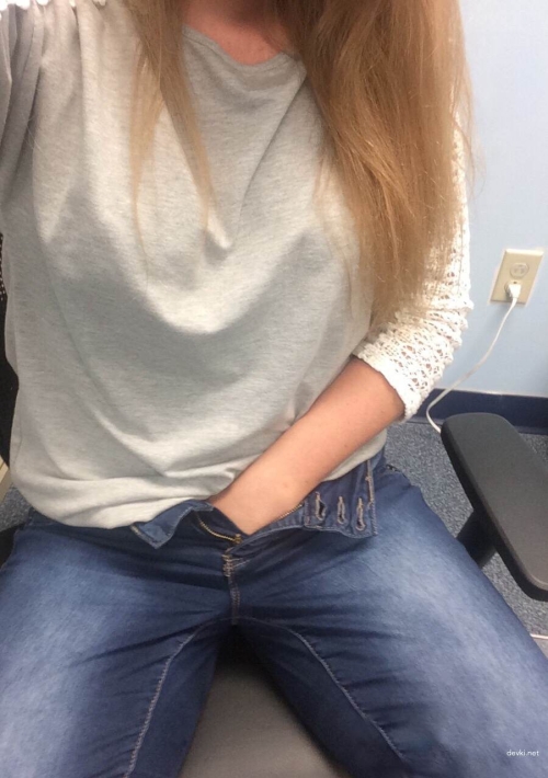 XXX Amateur Worker's Naughty Selfies at Work - Explicit Content!