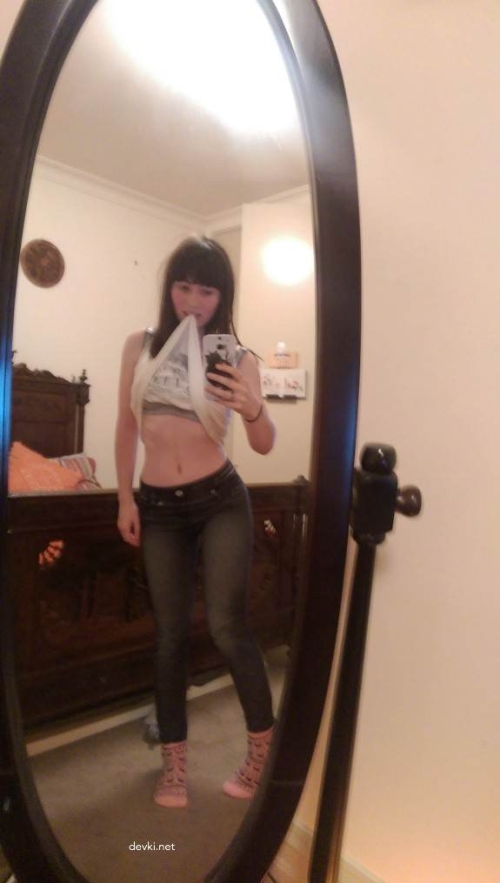 Sizzling Amateur Babe Bares All: Explicit Hot Chick with Perfect Tits!