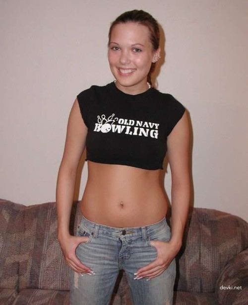 Explicit Amateur Erotic Photos: Seductive Girl Poses in Private Erotic Photography
