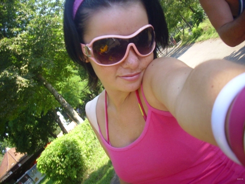 Sexy Topless Sunbathing Girls: Amateur Wet Photos