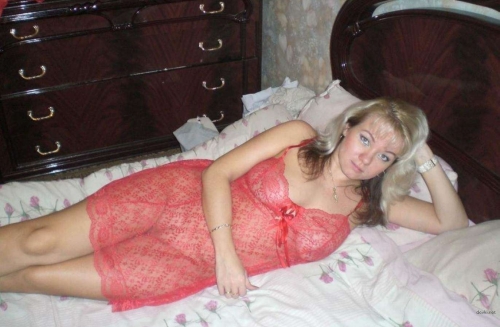 Steamy Amateur Woman's Explicit Photos: Seductive & Naughty Content