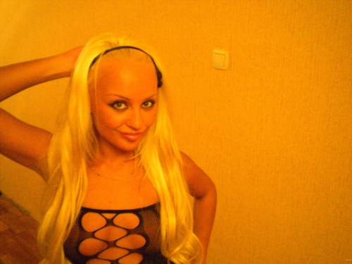Blonde Bombshell in Erotic Lingerie: Raw and Provocative Amateur Photos