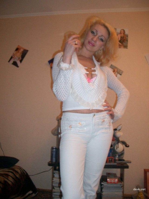 Mature Blonde Amateur's X-Rated Private Pics - Uncensored XXX Content for Adults - Explicit and Raw!