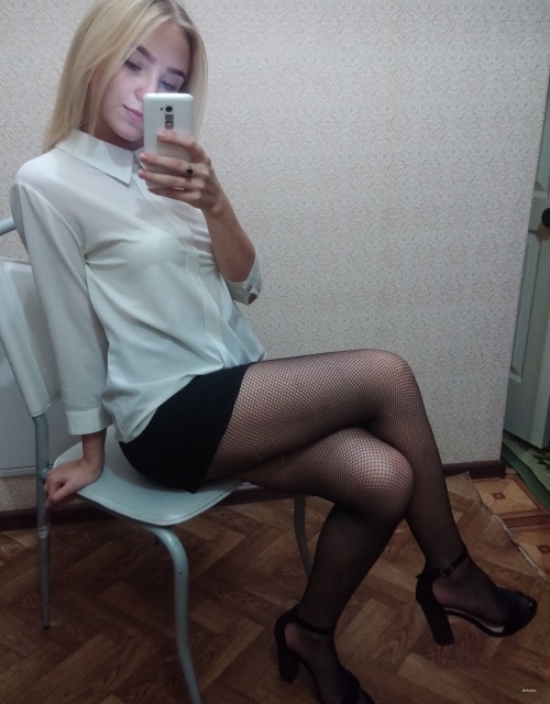 Sultry Amateur Babe Strips Stockings & Panties - Explicit Photo Shoot