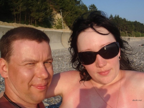 Hot MILF Sucks Hubby's Cock on Public Beach - Amateur Blowjob Porn