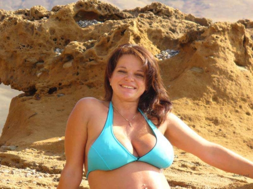 XXX Amateur BBW Nude Photoshoot: Explicit Big Girl Poses Naked
