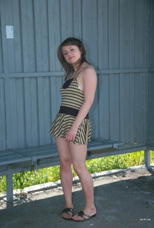Explicit Outdoor Amateur Striptease: Hairy Pussy Exposed for Voyeurs