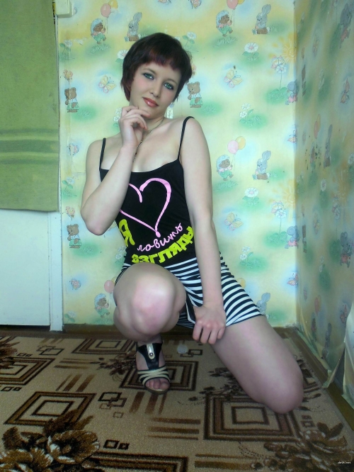 Explicit Amateur Photos: Seductive College Girl Bares All in Stunning Young Body Shots