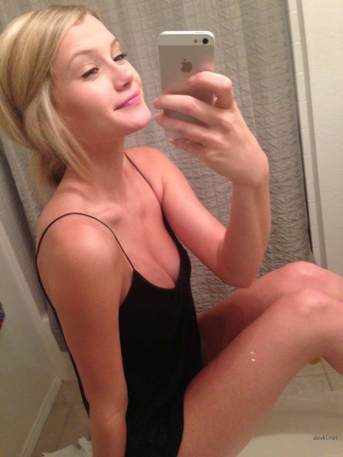 Hot Amateur Babe with Perfect Body - Explicit Nude Photo