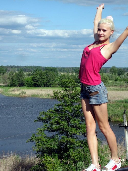 Blonde Bombshell's Explicit Private Photos - Uncensored and Hot!