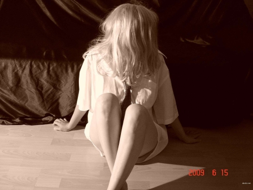 Explicit Amateur Woman's Erotic Beauty in Hot Photos