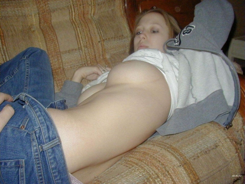 Naughty Amateur Slut Sucks Cock - Uncensored Homemade Porn Pic