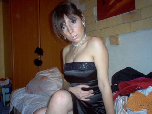 Sensual Shower Goddess: Amateur Beauty Bares All in Steamy Photoshoot
