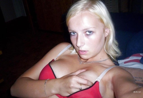 Raw Amateur Nude Selfies: XXX Photoshoot Uncensored