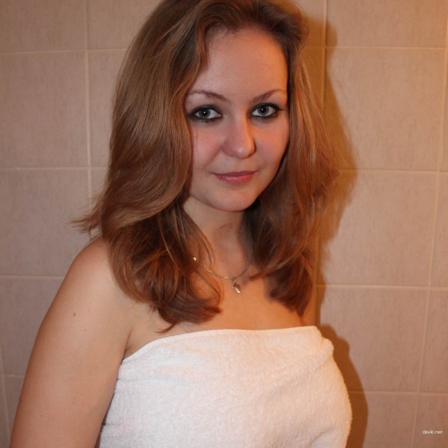 Amateur Busty Babe Flaunting Natural Assets in Explicit Photo Shoot