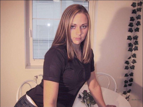 Explicit Amateur Photo: Naked Beauty Spreading Pussy Lips - XXX Content