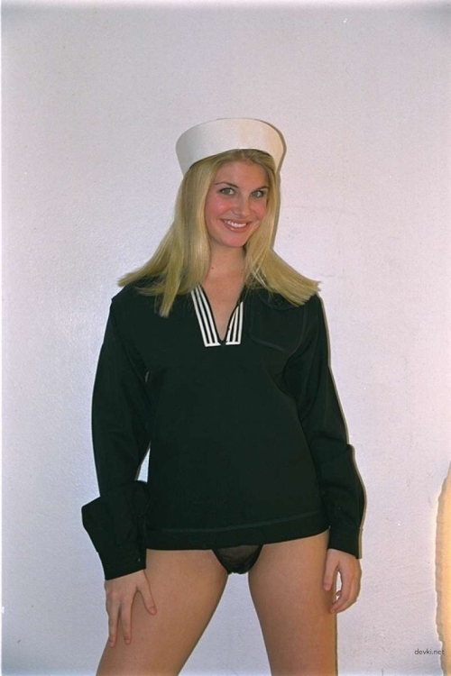 Steamy Sailor Girl: Blonde Bombshell Exposed in Sizzling Amateur Photo Shoot
