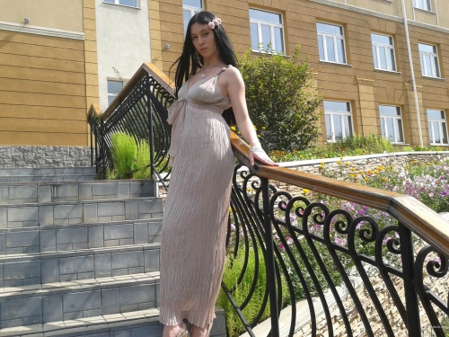 Explicit Topless Brunette Amateur Photo Shoot - Seductive Poses