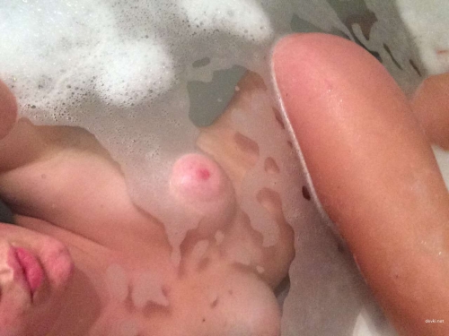 Explicit Nude Selfie: Hot Chick's Bathroom Amateur Photo