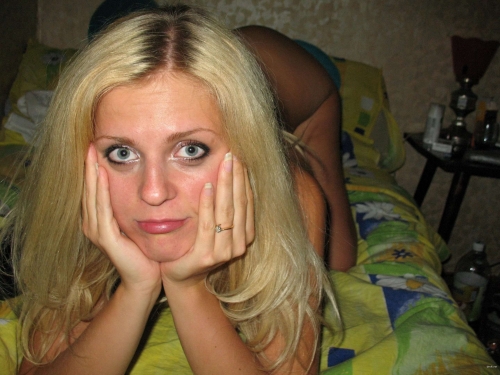 Blonde Bombshell's Hot Amateur Porn Pics - Wild and Sexy!