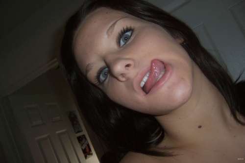 Explicit BBW Amateur Home Pics: Busty Beauty Bares It All!