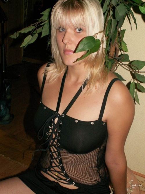 Blonde Bombshell's Explicit Amateur Erotic Album - Intimate Photos & Videos for Adults
