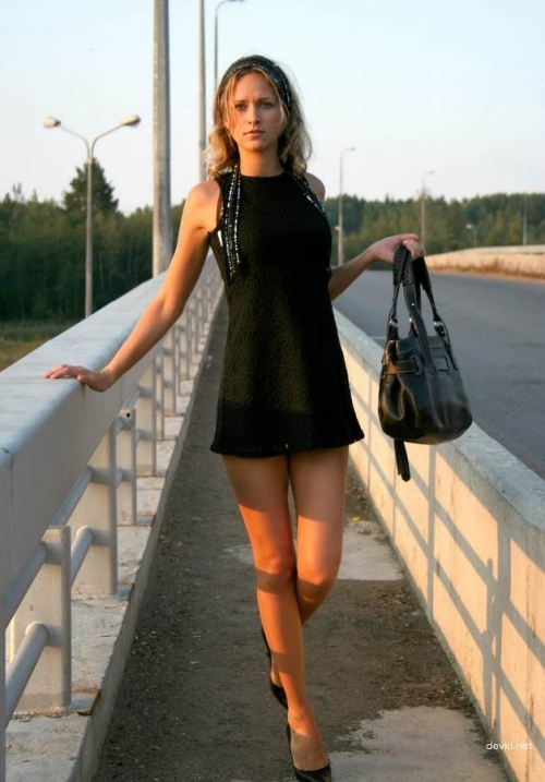 Explicit Amateur Nude Exhibitionist Poses on Bridge: Provocative Naked Photo Shoot