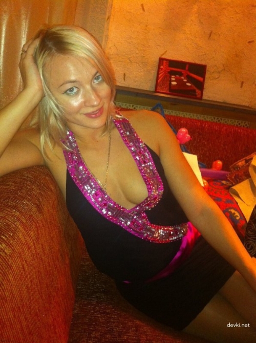 Cheating Wife Exposed: Amateur Betrayal Unveiled - Explicit Amateur Photos
