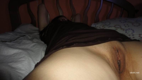 XXX Amateur Brunette Exposes Every Hole Explicitly - Uncensored XXX Pics