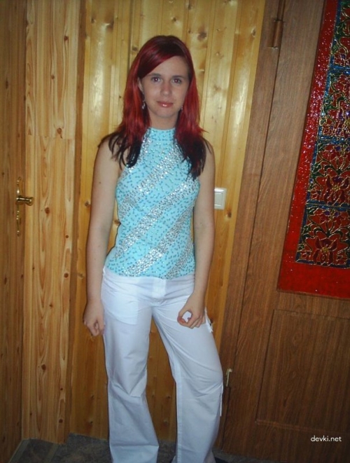 Hot Redhead Masturbates in Raw Amateur Porn Shoot