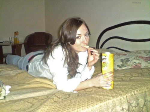 Hot Brunette Poses Nude: Explicit Amateur Photos for Adults